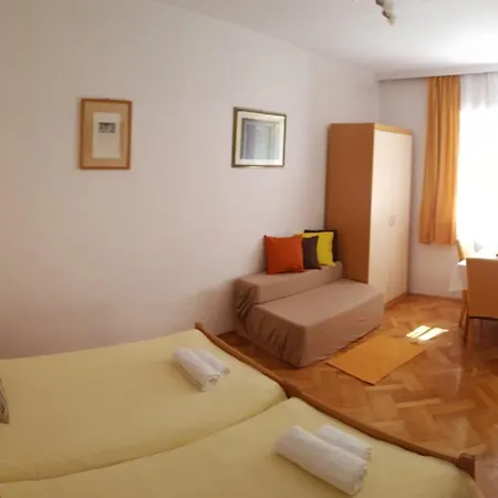 Roje Studio With Yard Apartment *