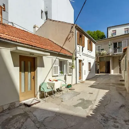 Roje Studio With Yard *