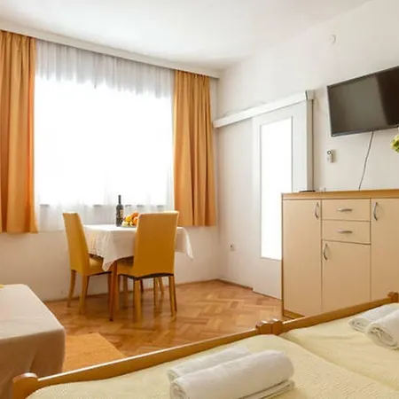 Apartment Roje Studio With Yard *